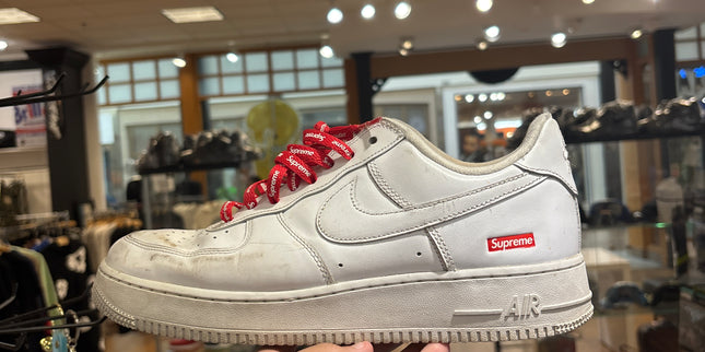 Nike Air Force 1 Low
Supreme White pre owned