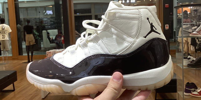 Jordan 11 Neapolitan W Pre-Owned