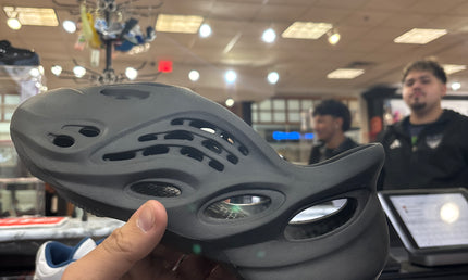 Yeezy foam runner Onyx pre owned no box