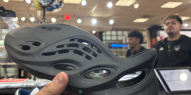 Yeezy foam runner Onyx pre owned no box