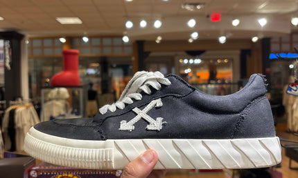 OFF WHITE Vulc Low Black White Pre Owned No Box