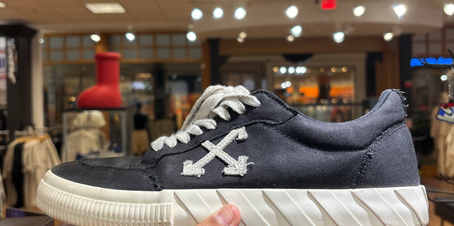 OFF WHITE Vulc Low Black White Pre Owned No Box