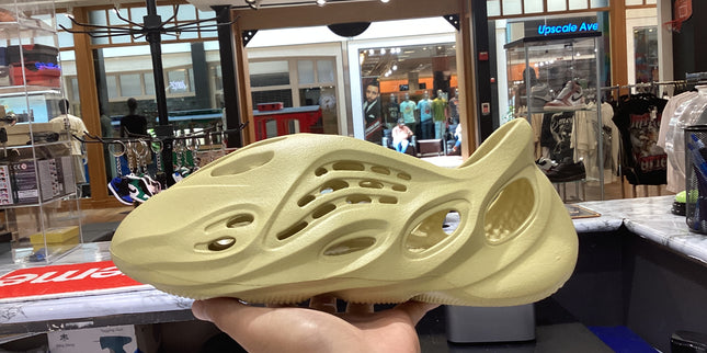 Yeezy Foam RNR Sulfur Pre-owned