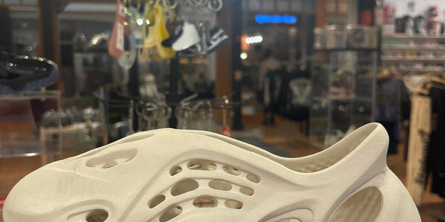 Adidas Yeezy Foam Rnnr Sand Pre Owned No Box