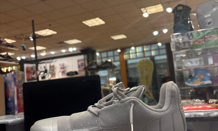 adidas Harden Vol. 3
Grey Two (Pre owned)