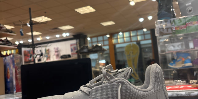 adidas Harden Vol. 3
Grey Two (Pre owned)