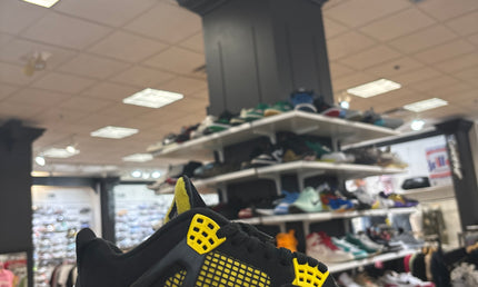 Jordan 4 Retro Thunder 2023 pre owed
