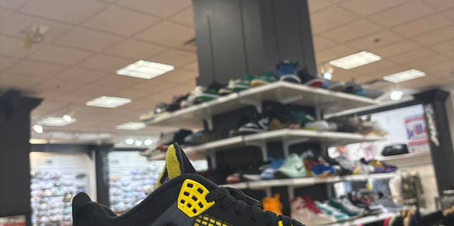 Jordan 4 Retro Thunder 2023 pre owed