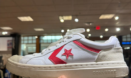 Converse Low White/Red Pre Owned No Box