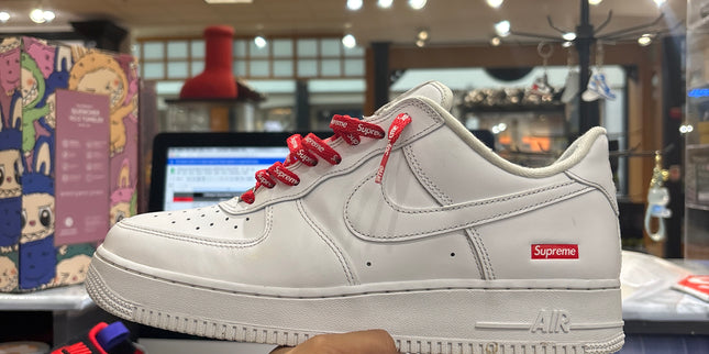 Nike Air Force 1 Supreme White Pre-Owned