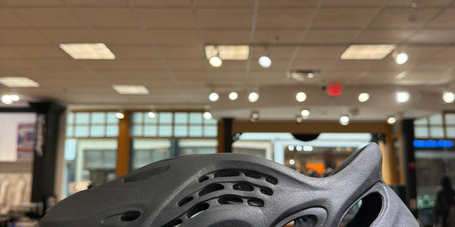 Adidas Yeezy Foam Rnr Onyx Pre Owned No Box