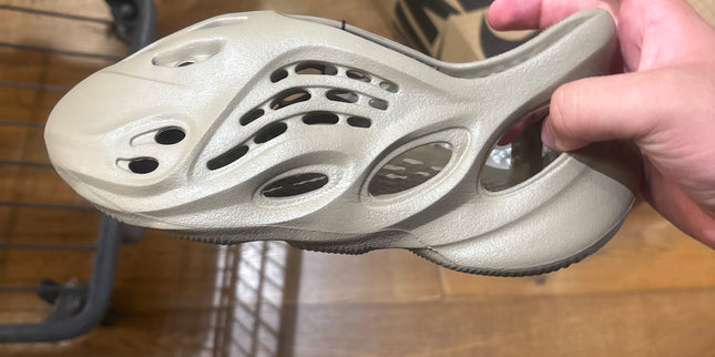 FoamRNR stone taupe Pre-Owned