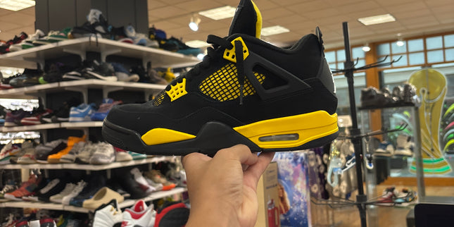 Jordan 4 Retro Thunder 2023 Pre-Owned