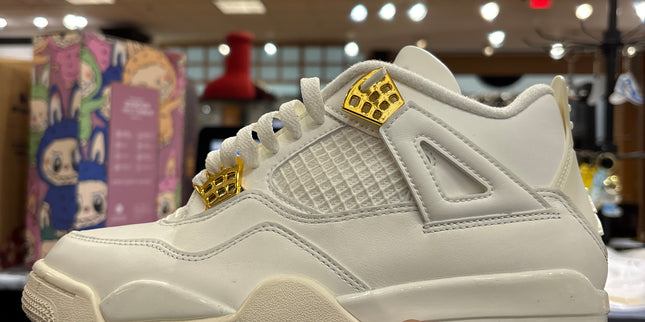 Jordan 4 Metallic Gold W Pre Owned