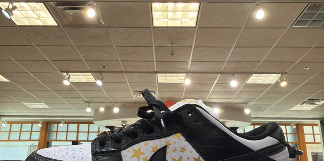 Nike SB Dunk Low Supreme Stars Black Pre Owned No Box