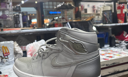 Jordan 1 Retro High
CO.JP Neutral Grey (2020) (pre owned)