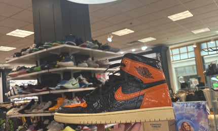 Jordan 1 Retro High Shattered pre owned