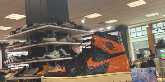 Jordan 1 Retro High Shattered pre owned