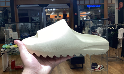 Yeezy Slide Bone Pre-Owned