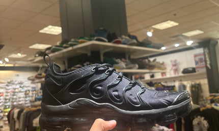 Nike Air VaporMax Plus
Triple Black pre owned