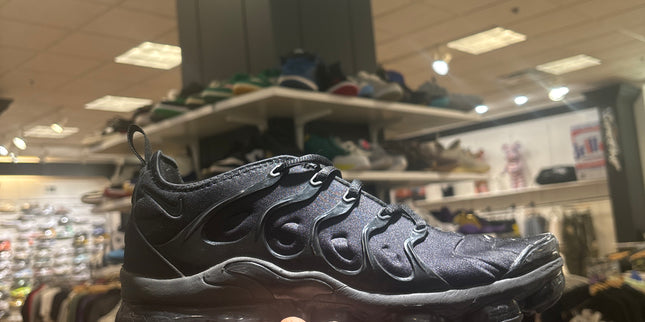 Nike Air VaporMax Plus
Triple Black pre owned