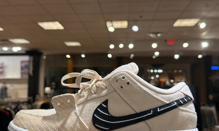 Nike SB Dunk Low Albino Preto Pre Owned