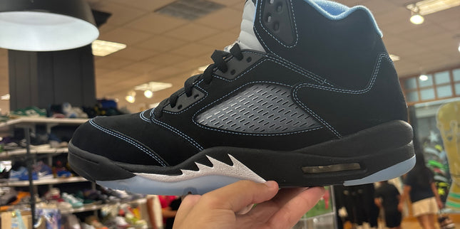Jordan 5 Retro Black University Blue pre owned