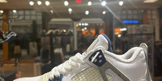 Jordan 4 Midnight Navy Pre Owned No Lid
