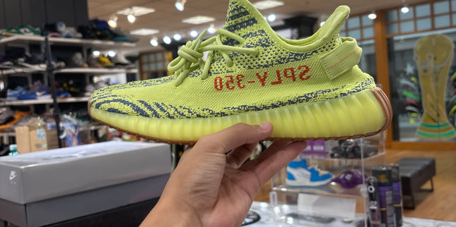 adidas Yeezy Boost 350 V2
Semi Frozen Yellow pre owned