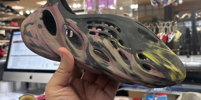 Adidas Yeezy Foam RNR MX Carbon Pre Owned