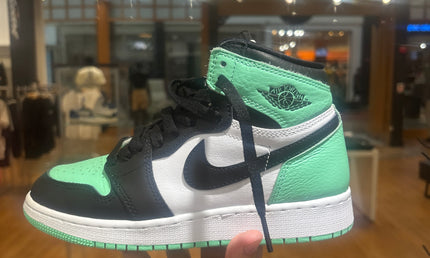 Jordan 1 high green glow pre-owned