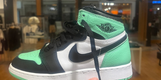 Jordan 1 high green glow pre-owned