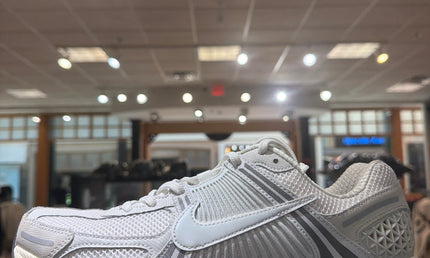 Nike Zoom Romero 5 Platinum Tint Pre Owned No Box