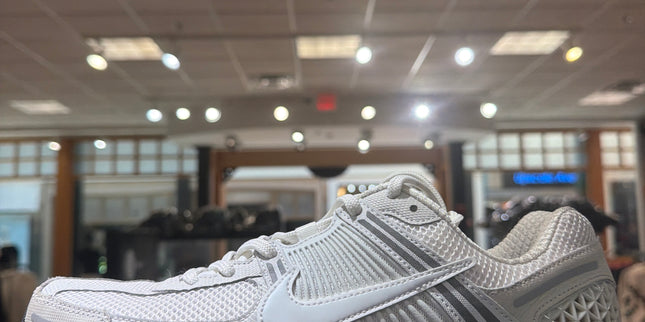 Nike Zoom Romero 5 Platinum Tint Pre Owned No Box