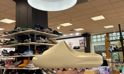 adidas Yeezy Slide Bone pre owned