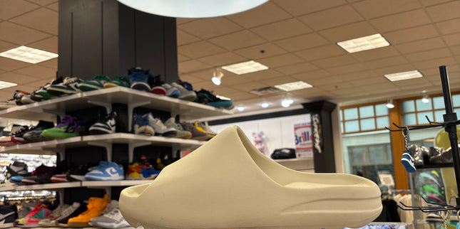 adidas Yeezy Slide Bone pre owned