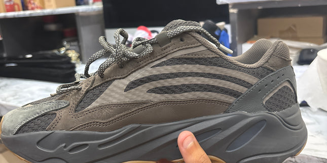 adidas Yeezy Boost 700 V2
Geode (Pre owned)