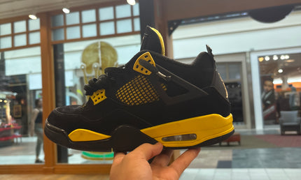 Jordan 4 Retro Thunder (2023) pre owned