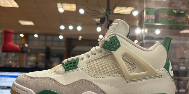 Jordan 4 SB Pine Green Pre-Owned