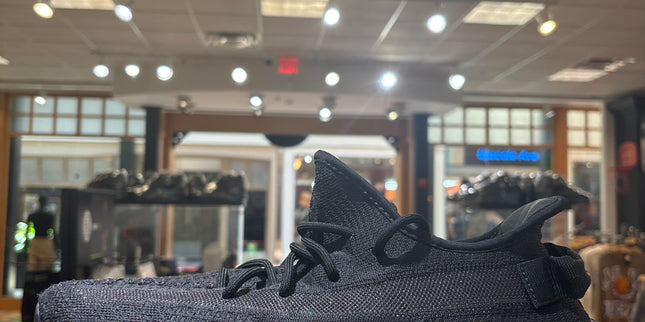 Adidas Yeezy 350 v2 Onyx Pre Owned No Box