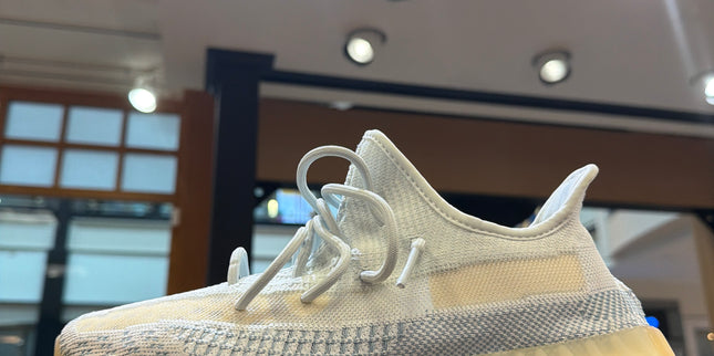 Adidas Yeezy Boost 350 v2 Lundmark Pre Owned