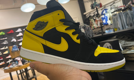 Jordan 1 Mid New Love Pre Owned