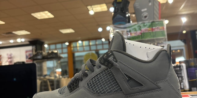 Jordan 4 Retro
Cool Grey (2019) (Pre owned)