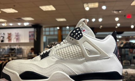 Jordan 4 Flight Club Pre Owned