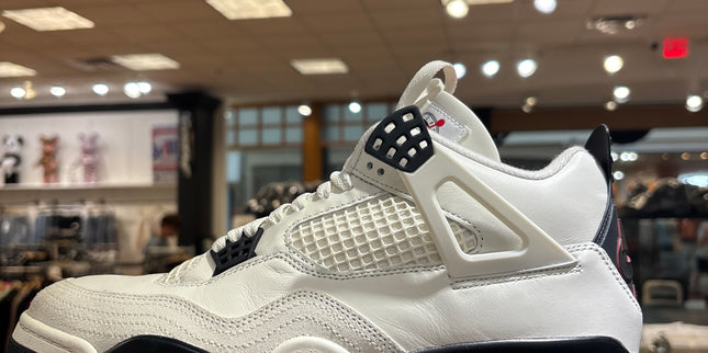 Jordan 4 Flight Club Pre Owned