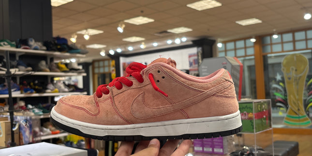 Nike SB Dunk Low Pink Pig pre owned ( no box )