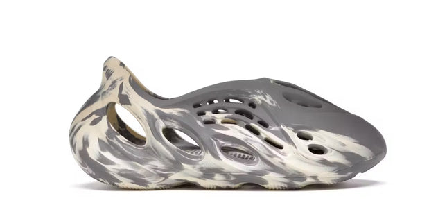 Yeezy Foam RNR MXT Moon Gray